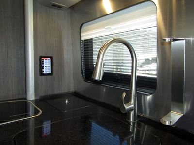 2022 Airstream ATLAS - Photo 10