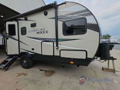 2022 Starcraft Super Lite Maxx — front three-quarter view