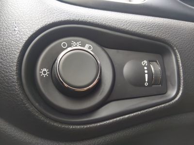 2023 Jeep Renegade — photo 13 view