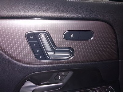 2023 Mercedes-Benz GLA — photo 18 view
