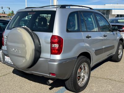 2005 Toyota RAV4 — side profile view