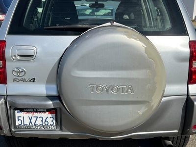 2005 Toyota RAV4 — photo 14 view
