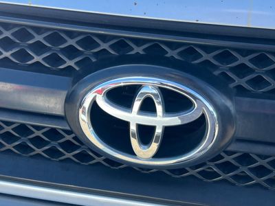 2005 Toyota RAV4 — photo 9 view