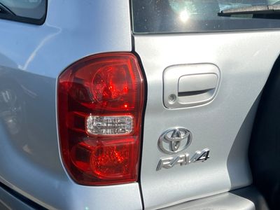 2005 Toyota RAV4 — photo 13 view