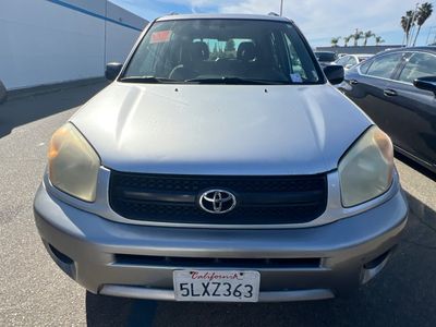 2005 Toyota RAV4 — engine compartment view