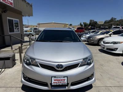 2014 Toyota Camry — photo 8 view