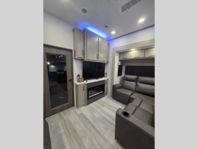 2026 Grand Design Momentum M-Class - Photo 7