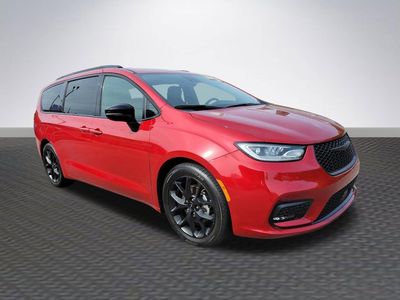 2025 Chrysler Pacifica - Photo 1