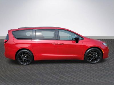 2025 Chrysler Pacifica - Photo 4