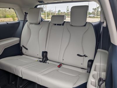 2026 Kia Carnival Hybrid — photo 16 view