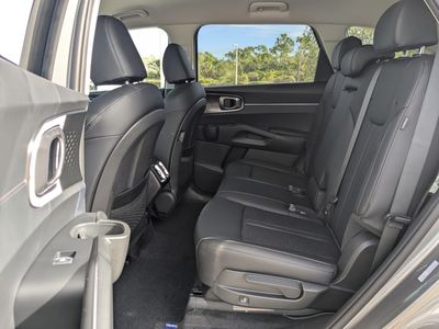 2026 Kia Sorento Plug-In Hybrid — photo 17 view
