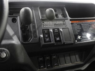 2025 Honda Pioneer 1000-6 Deluxe Crew — photo 11 view