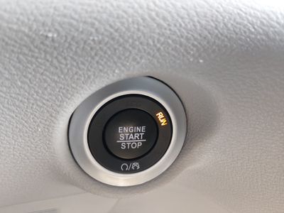 2023 Chrysler Pacifica — photo 18 view
