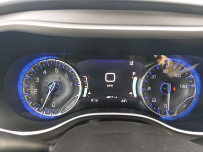 2023 Chrysler Pacifica — photo 14 view