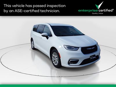 2023 Chrysler Pacifica Touring L FWD — front three-quarter view