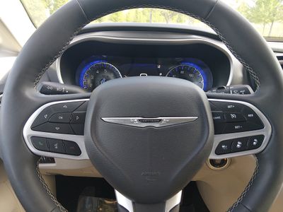2023 Chrysler Pacifica — photo 13 view
