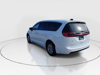 2023 Chrysler Pacifica — detail view