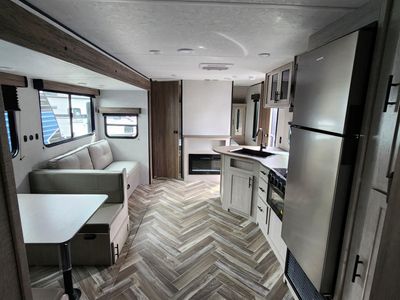 2025 Keystone Zinger 260BH - Photo 2