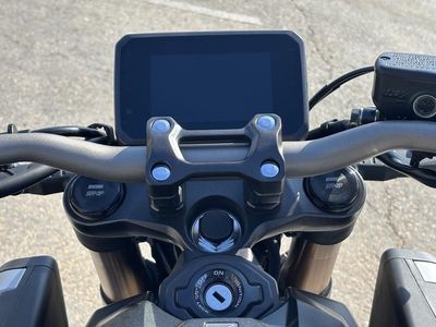 2025 Honda CB650R E-Clutch - Photo 13