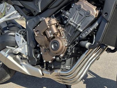 2025 Honda CB650R E-Clutch - Photo 7
