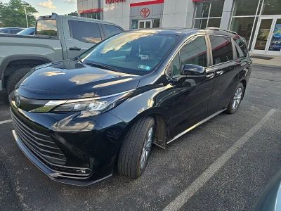 2025 Toyota Sienna XLE 7 Passenger in Midnight Black Metallic — front three-quarter view