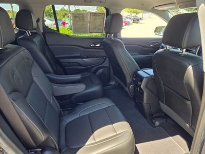2022 GMC Acadia — photo 32 view