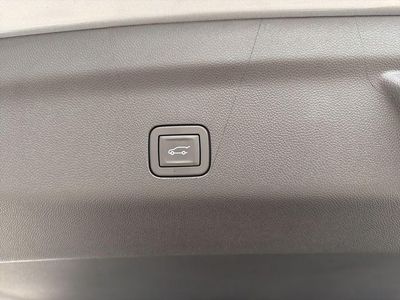 2025 Chevrolet Suburban — photo 15 view