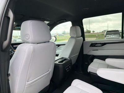 2025 Chevrolet Suburban — photo 18 view