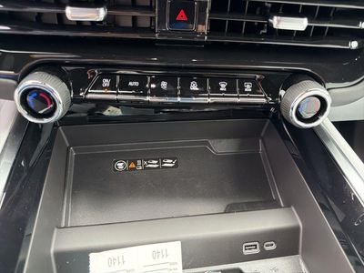 2025 Chevrolet Suburban — photo 34 view