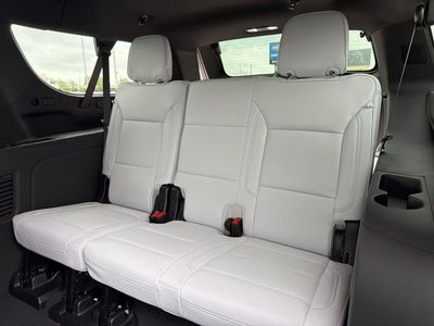 2025 Chevrolet Suburban — photo 16 view