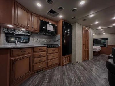 2018 Newmar BAY STAR — engine compartment view