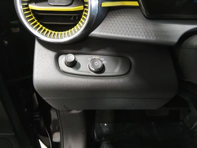 2025 Chevrolet Trax - Photo 13