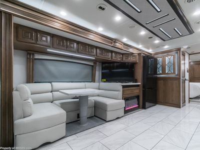 2026 Fleetwood Discovery LXE — photo 8 view