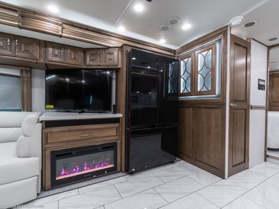 2026 Fleetwood Discovery LXE — photo 11 view