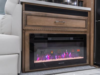 2026 Fleetwood Discovery LXE — photo 13 view
