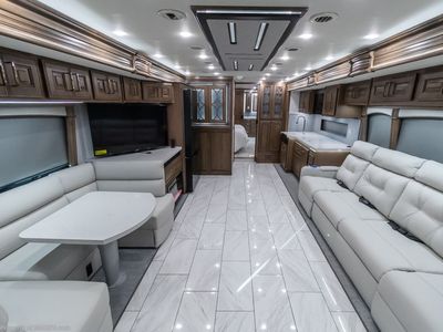 2026 Fleetwood Discovery LXE — photo 7 view