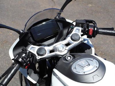 2026 CFMOTO 300SS - Photo 13