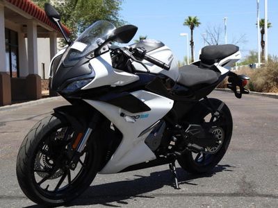 2026 CFMOTO 300SS - Photo 2