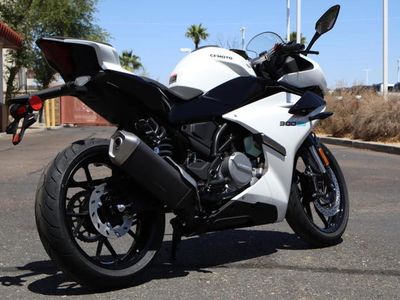 2026 CFMOTO 300SS - Photo 4