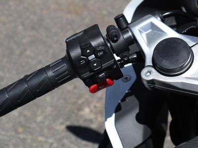 2026 CFMOTO 300SS - Photo 14