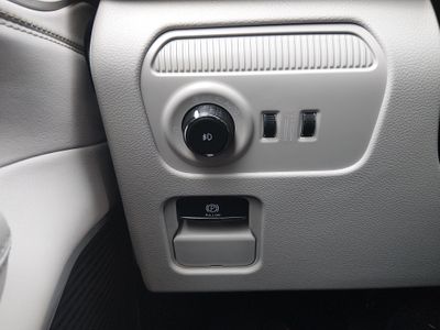 2025 Jeep Wagoneer - Photo 13
