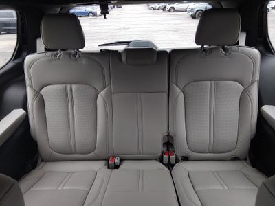 2025 Jeep Wagoneer - Photo 17