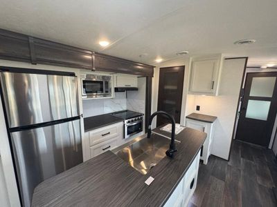 2022 Dutchmen RV Atlas - Photo 14
