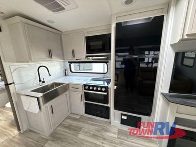 2025 Dutchmen RV Astoria - Photo 19