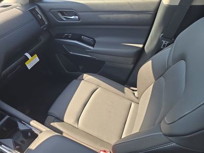 2026 Nissan Pathfinder - Photo 16