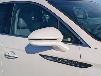 2019 Lincoln Nautilus — photo 9 view