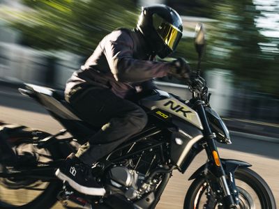 2026 CFMOTO 300NK - Photo 4