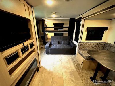2022 Coachmen Apex Ultra-Lite — interior view