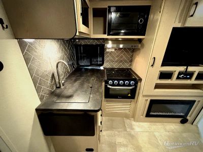 2022 Coachmen Apex Ultra-Lite — photo 13 view