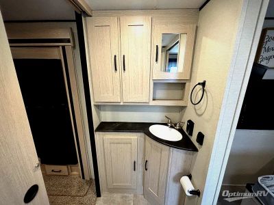 2022 Coachmen Apex Ultra-Lite — photo 11 view